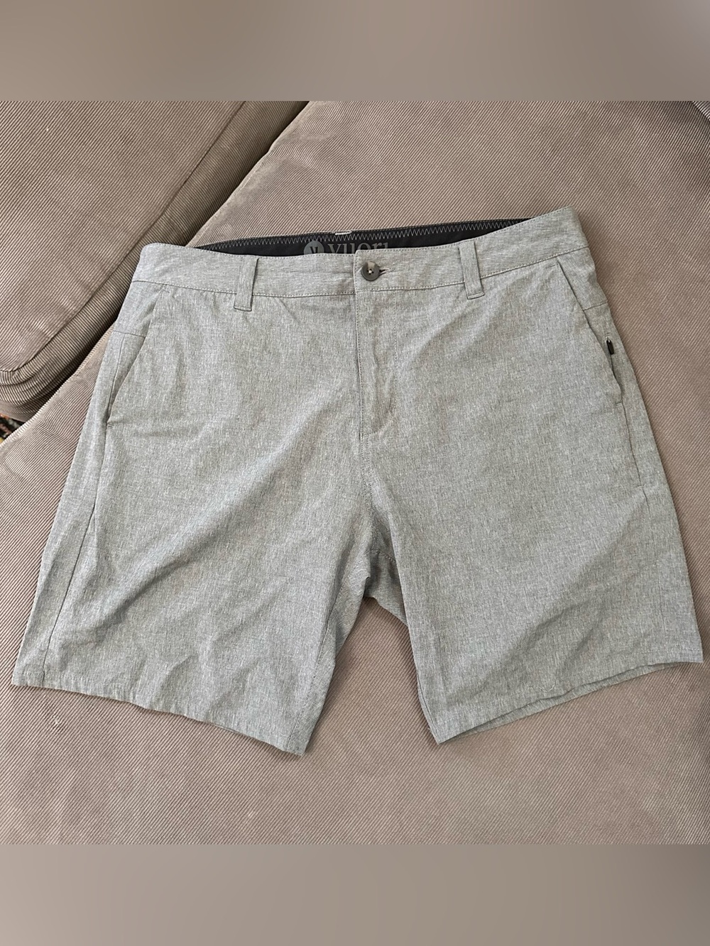 Vuori Mens Aim Hybrid Shorts Mens 34 Gray Heather 36 X 8" Inseam Performance